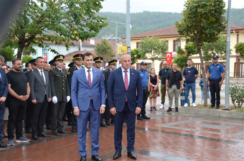 Taşova’da 30 Ağustos Zafer Bayramı Çelenk Sunma Töreni Düzenlendi