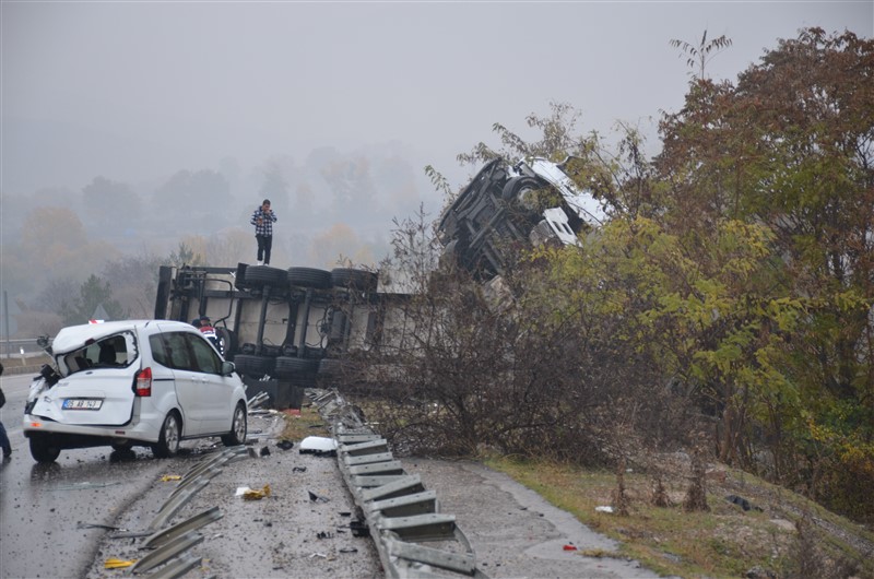 Kazaya Müdahale Eden Trafik Aracına Çarptılar