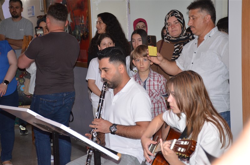 Atatürk Ortaokulu’ndan Sanat Dolu Yıl Sonu Etkinliği