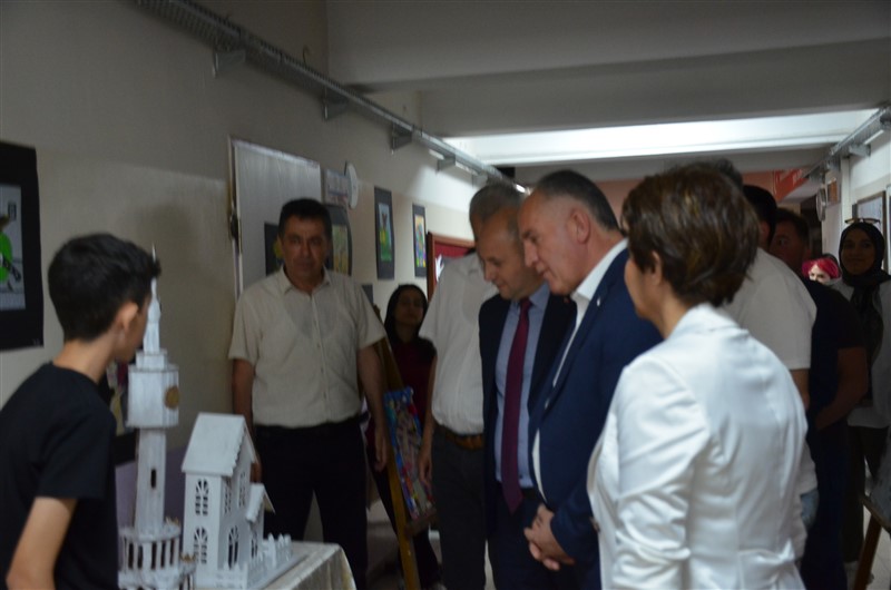 Atatürk Ortaokulu’ndan Sanat Dolu Yıl Sonu Etkinliği