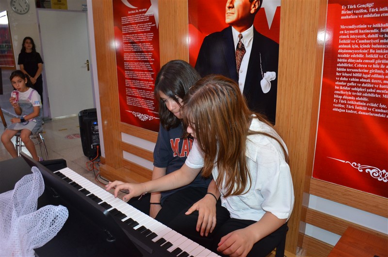 Atatürk Ortaokulu’ndan Sanat Dolu Yıl Sonu Etkinliği