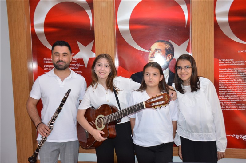 Atatürk Ortaokulu’ndan Sanat Dolu Yıl Sonu Etkinliği