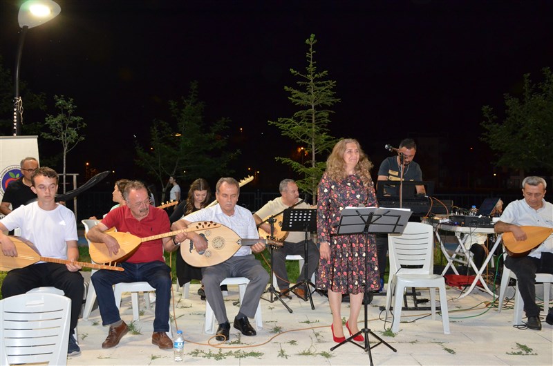 Taşova Halk Eğitimi Merkezi Kursiyerlerinden Muhteşem Müzik Gösterisi