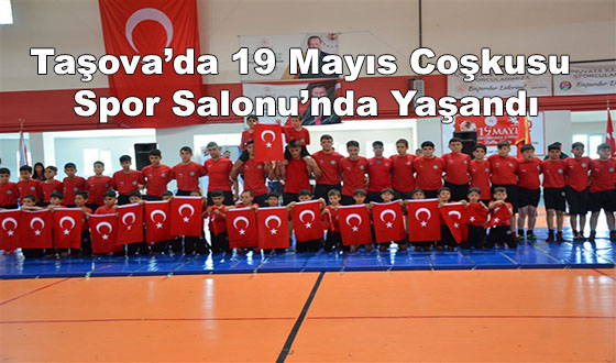 Taşova’da 19 Mayıs Coşkusu Spor Salonu’nda Yaşandı