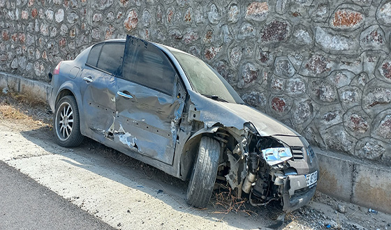 Otomobil Traktöre Çarptı: Mucizevi Kurtuluş