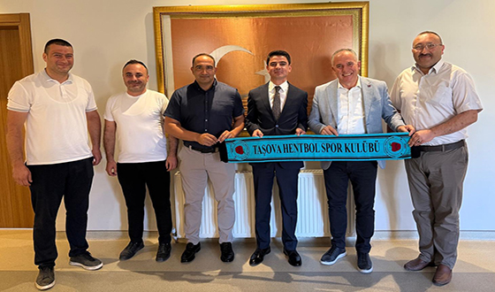 Taşova Hentbol Yeni Gelmiyor Geri Geliyor