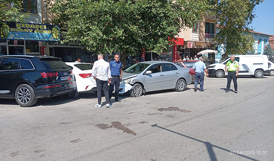 Taşova’da Şeker Düşmesi Kazaya Neden Oldu: Üç Araç Hasar Gördü