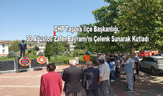 CHP Taşova İlçe Başkanlığı, 30 Ağustos Zafer Bayramı’nı Çelenk Sunarak Kutladı