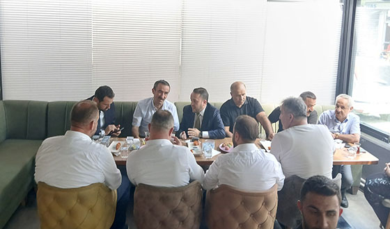 AK Parti Heyeti, İlçenin Sorunları İçin Esnafla Bir Araya Geldi