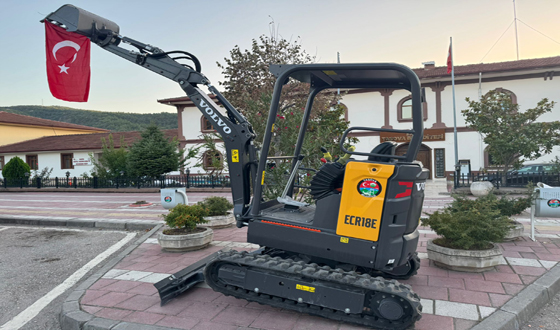 Taşova Belediyesi Araç Filosuna Mini Ekskavatör Ekledi