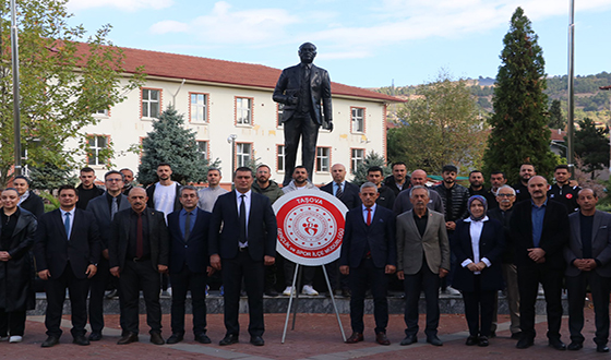 Taşova’da Amatör Spor Haftası Başlaması İle Atatürk Anıtına Çelenk Sunumu Yapıldı