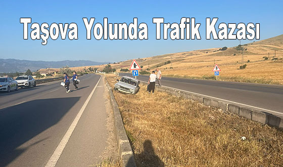 Taşova Yolunda Trafik Kazası: Otomobil Refüje Çıktı