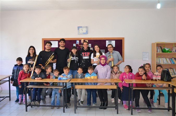 Bilkent Üniversitesi Öğrencilerinden Uluköy Ortaokuluna Kütüphane