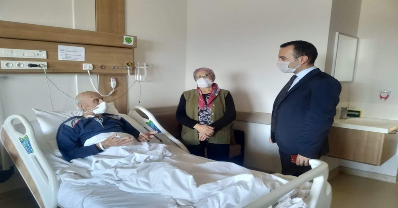 Kaymakam Çelik, Kıbrıs Gazisi Abdullah Küçük'ü Hastanede Ziyaret Etti