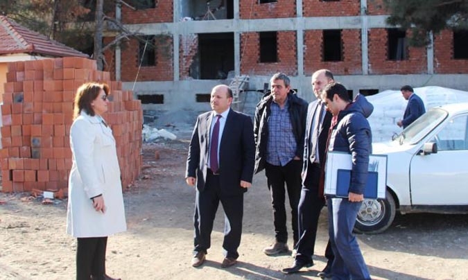 Milli Eğitim Müdürü Tümer, Anadolu İmam Hatip Lisesi inşaatında incelemelerde bulundu