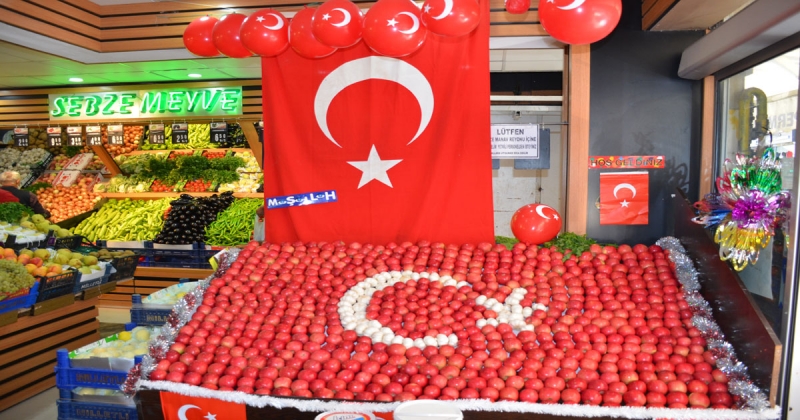 Özgür Süpermarketten 29 Ekim Cumhuriyet Bayramına Özel Stand 