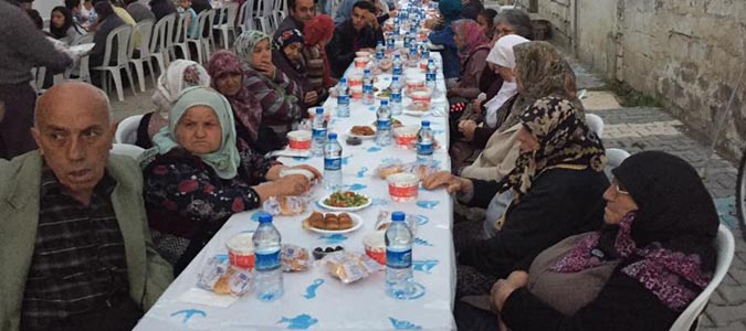 Taşova Belediyesi Yemişen Mahallesinde iftar verdi
