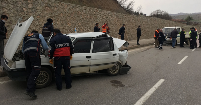Taşova Giriş'te Trafik Kazası: 3 Yaralı