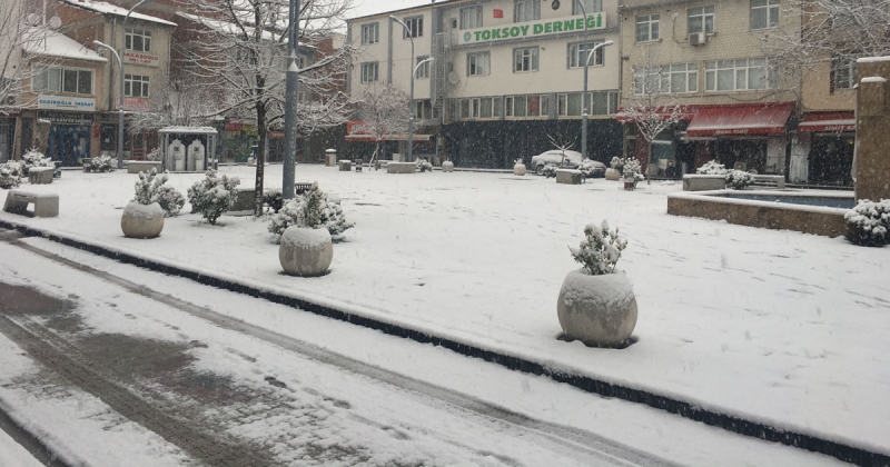 Taşova'da Beklenen Kar Yağdı