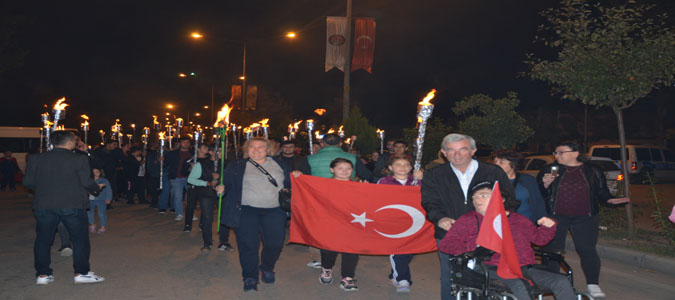 Taşova'da Fener Alayı Yürüyüşü Yapıldı