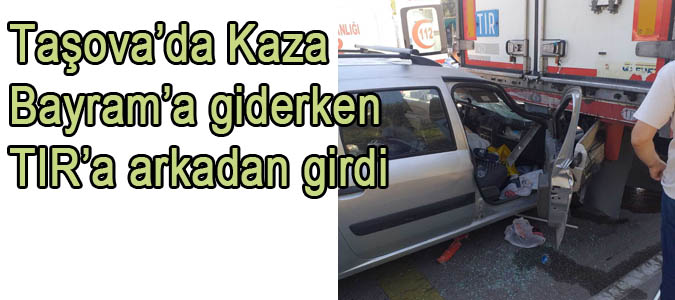 Taşova'da kaza, Bayrama giderken TIR'a arkadan girdi