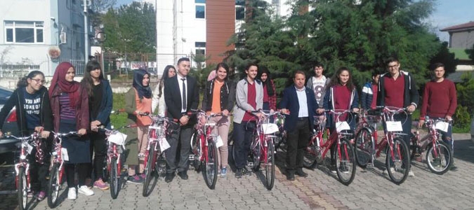 TEOG Sınavında Başarılı  Öğrencilere Bisiklet Hediye Edildi